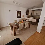 Aquadoria Grand Apartment